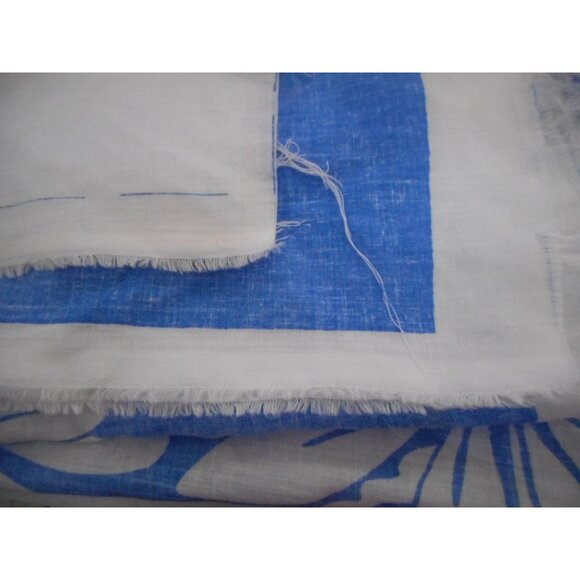 Vintage large Blue white Twin Sheet or Tablecloth pattern - unfinished edges - - Picture 7 of 10